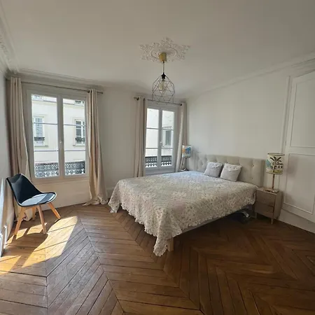 Charming And Luminous Opera -montmartre - Rue Des Martyrs Apartment *
