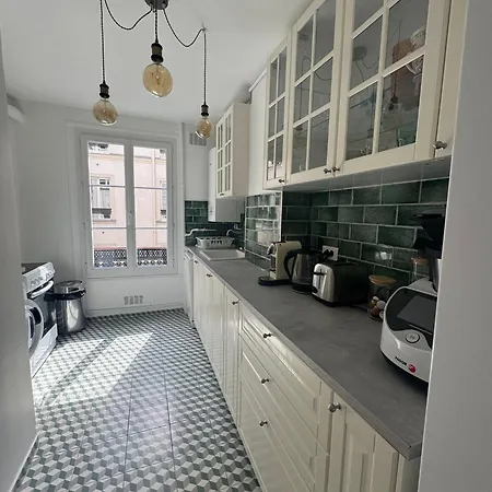 Charming And Luminous Opera -montmartre - Rue Des Martyrs Apartment *